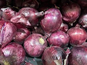 Red onions (purple color)